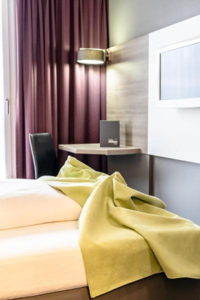 Отель Hotel Demas City  Мюнхен